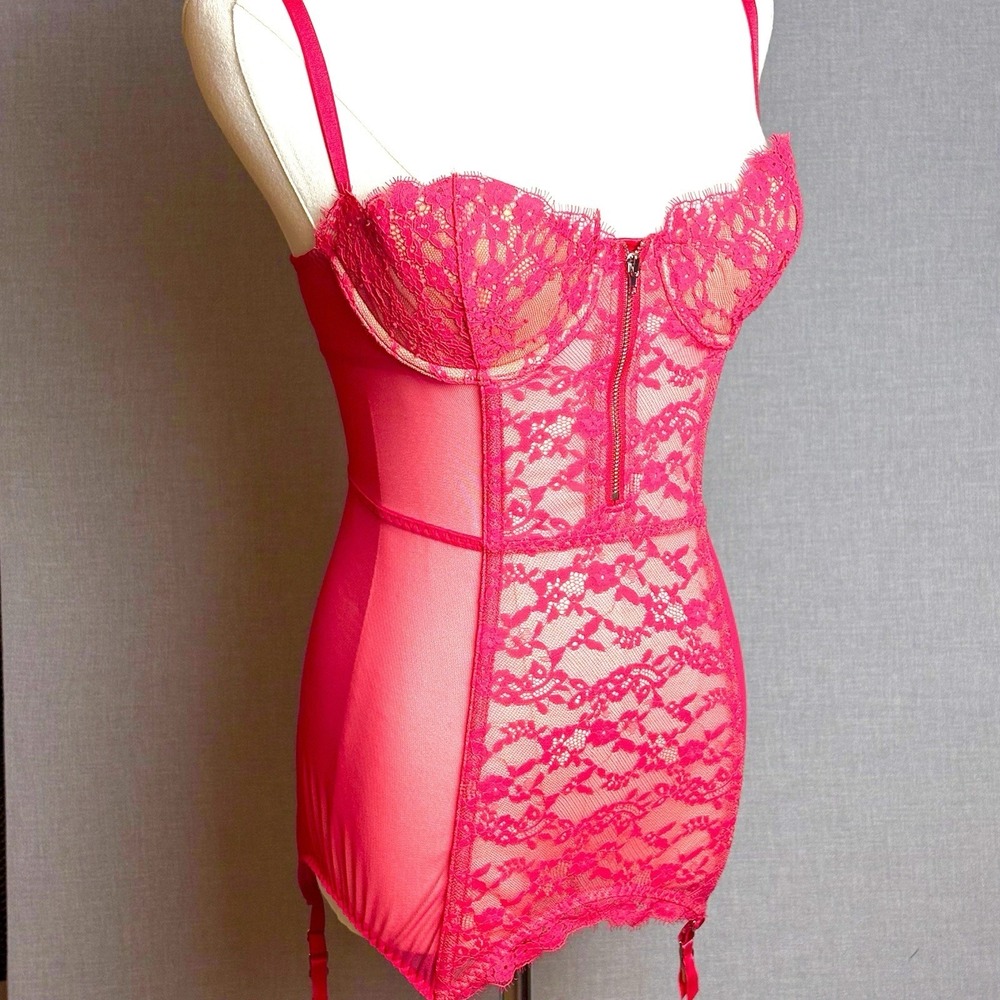 Victoria's Secret Merry Widow Red Pink Coral Lace Corset Bra Lingerie 34B